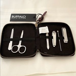 NWT David Bitton Buffalo men manicure set